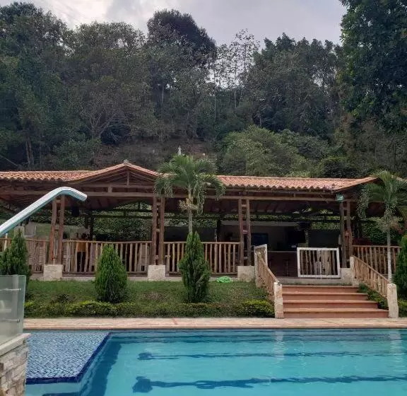 Hotelli Finca Villa Nathaly