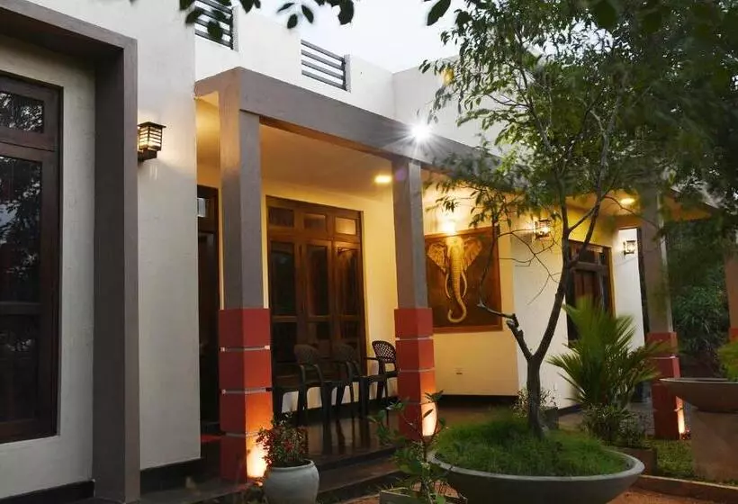 Hotelli Leaf Dew Resort