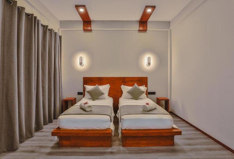 هتل Sunny Breeze View