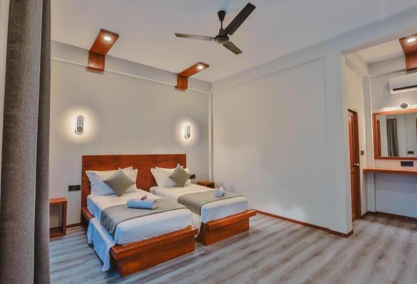 هتل Sunny Breeze View