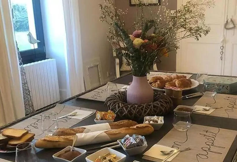 ペンション élégante Chambre Rétro Chic Avec Lit King Size Proche Commerces Et Autoroute A10   Fr 1 581 112