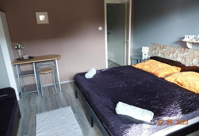 ペンション Páfrány Vendégház