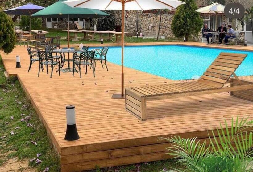 مبيت وإفطار Fami̇ly Motel Restaurant