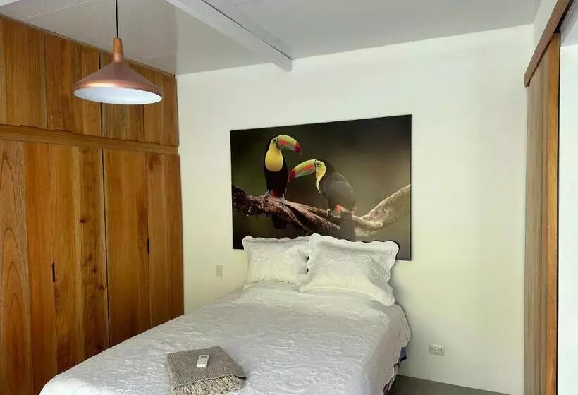 تختخواب و صبحانه Puraquetzal