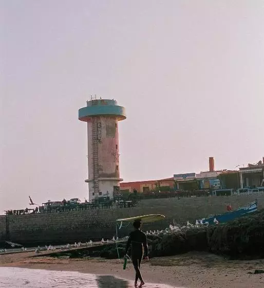 Hotelli Loued Surf Lodge