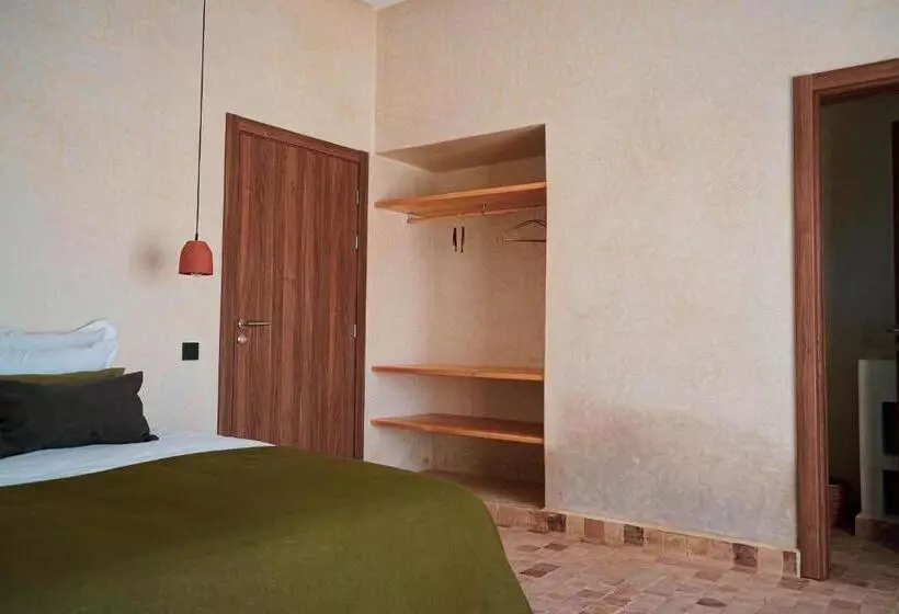 Hotelli Loued Surf Lodge