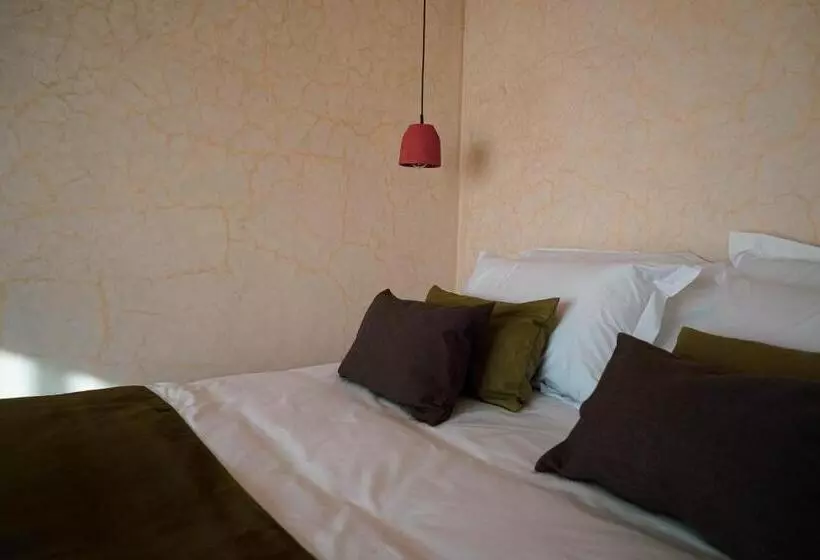 Hotelli Loued Surf Lodge