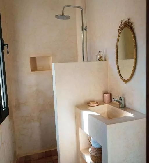 Hotelli Loued Surf Lodge