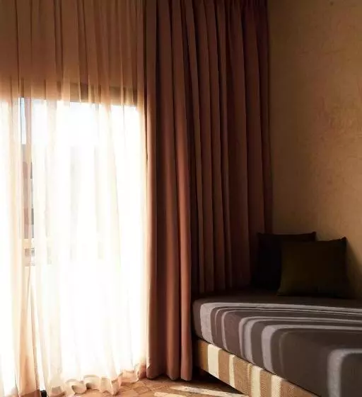 Hotelli Loued Surf Lodge