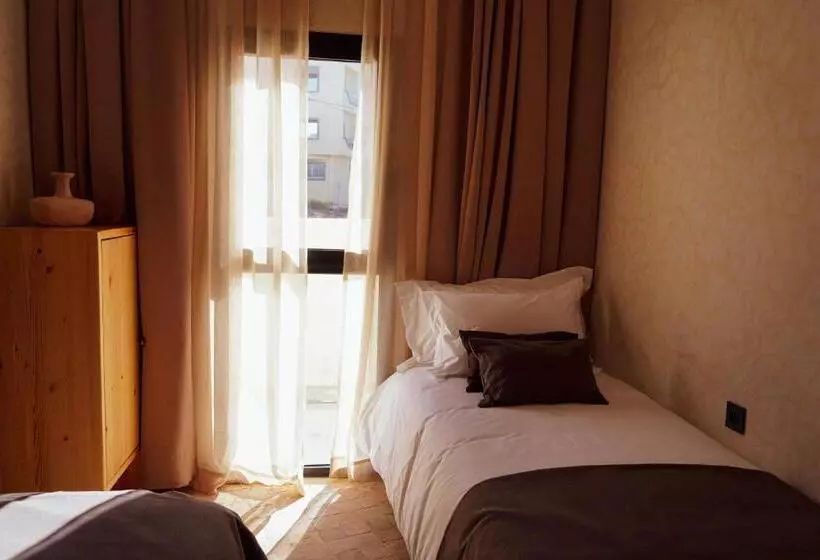 Hotelli Loued Surf Lodge