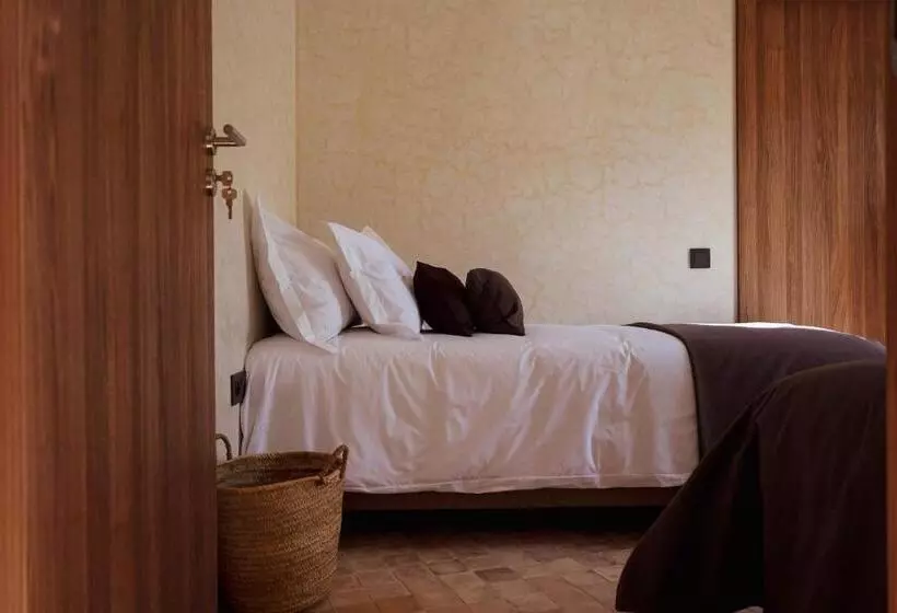 Hotelli Loued Surf Lodge