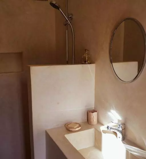 Hotelli Loued Surf Lodge