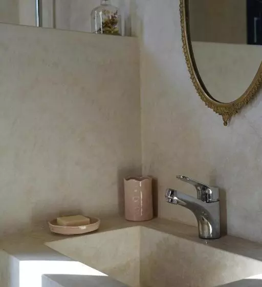 Hotelli Loued Surf Lodge