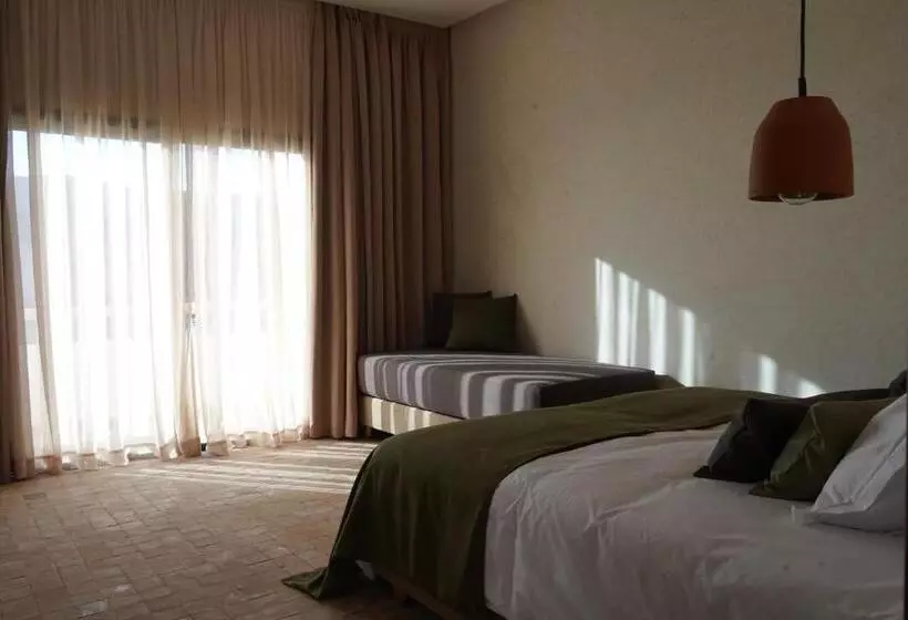 Hotelli Loued Surf Lodge