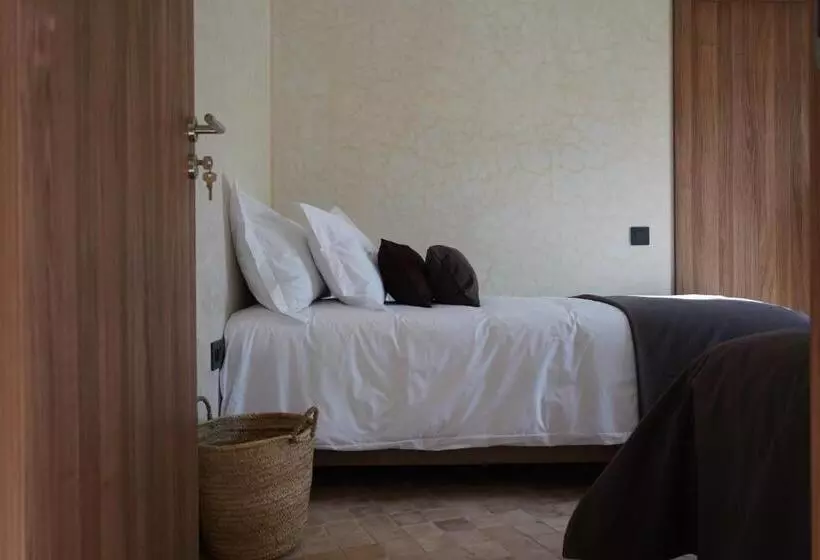 Hotelli Loued Surf Lodge