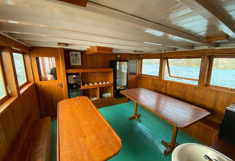 Отель Labuan Bajo