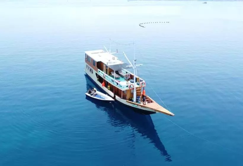 ホテル Labuan Bajo