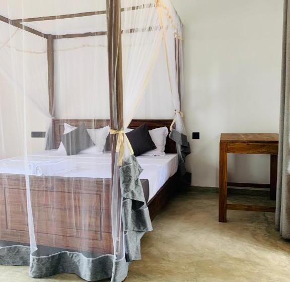 Hotel Pearl Gardens Midigama