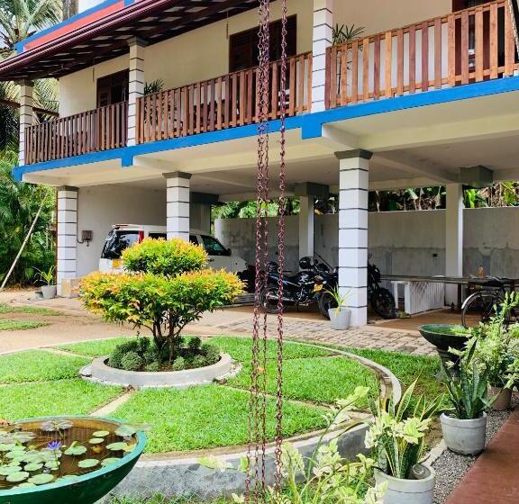 Hotel Pearl Gardens Midigama