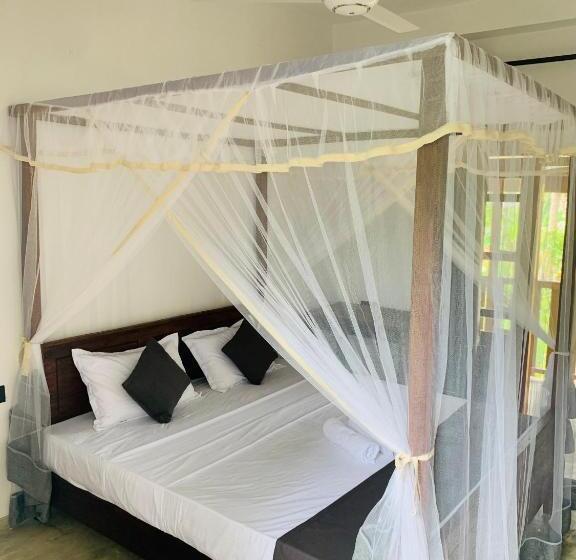 Hotel Pearl Gardens Midigama