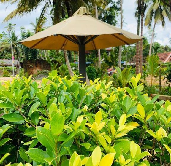 Hotel Pearl Gardens Midigama