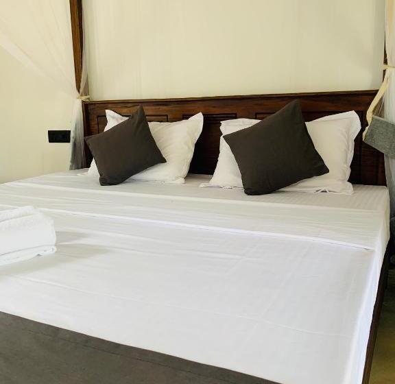 Hotel Pearl Gardens Midigama