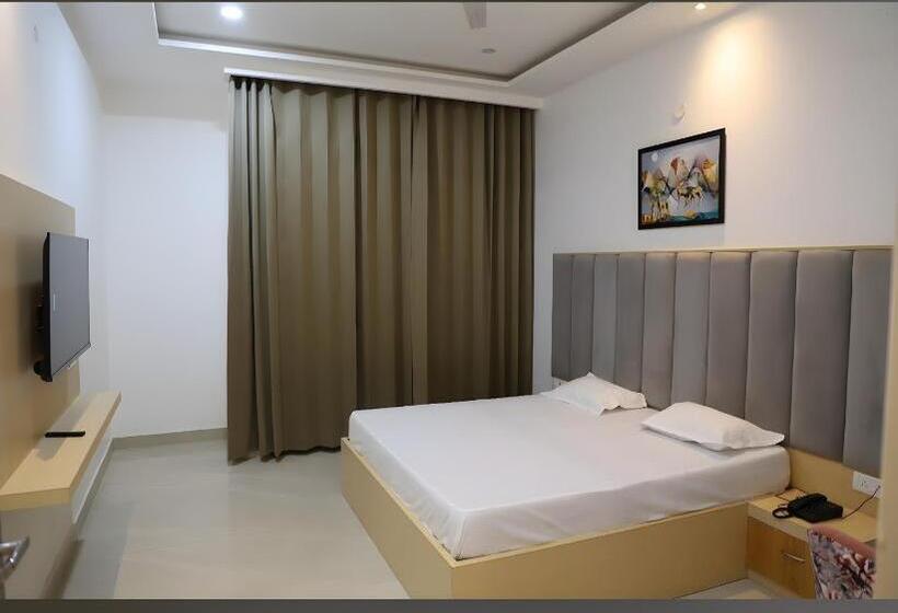 Radha Madhav Hotel & Banquet