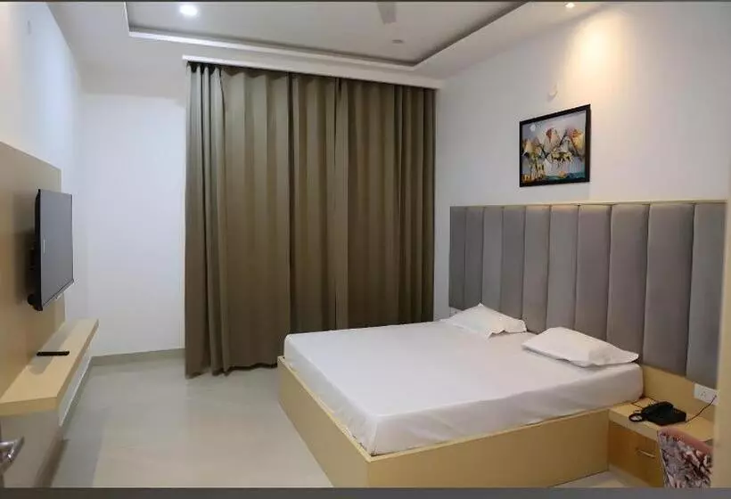 Radha Madhav Hotel & Banquet
