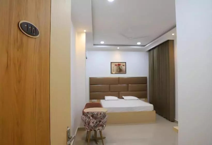 Radha Madhav Hotel & Banquet