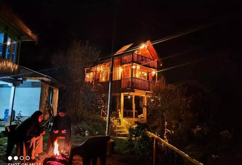 ホテル Tree House Jibhi The Hidden Cottage