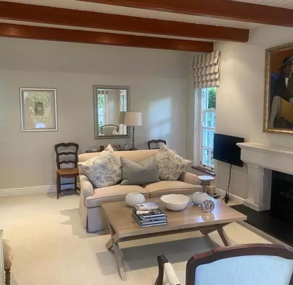 ペンション Constantia Cottage