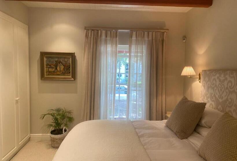 Majatalo Constantia Cottage