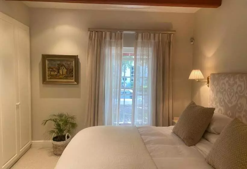 ペンション Constantia Cottage