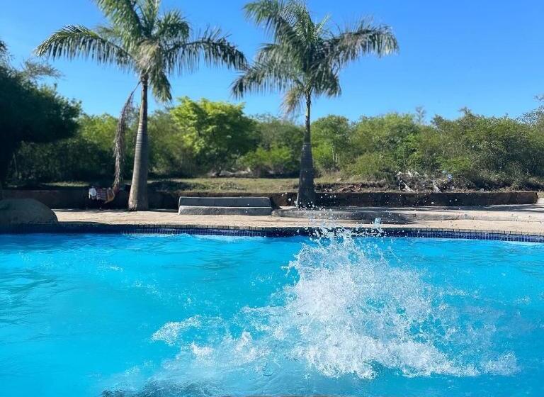 بنسيون Dee Park Entertainment Centre