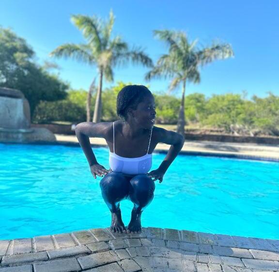 بنسيون Dee Park Entertainment Centre