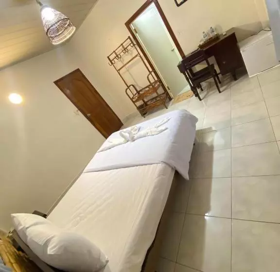 پانسیون Ecran Riverfront Guesthouse