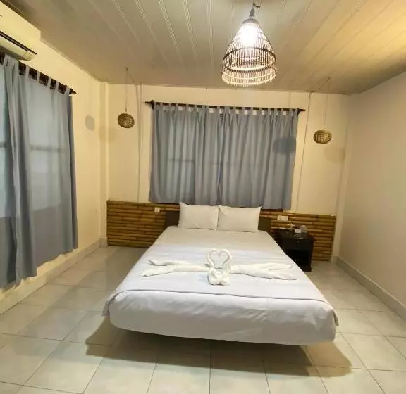 پانسیون Ecran Riverfront Guesthouse
