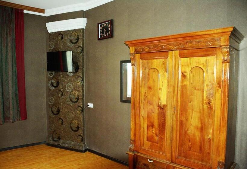 پانسیون Guesthouse Lasha