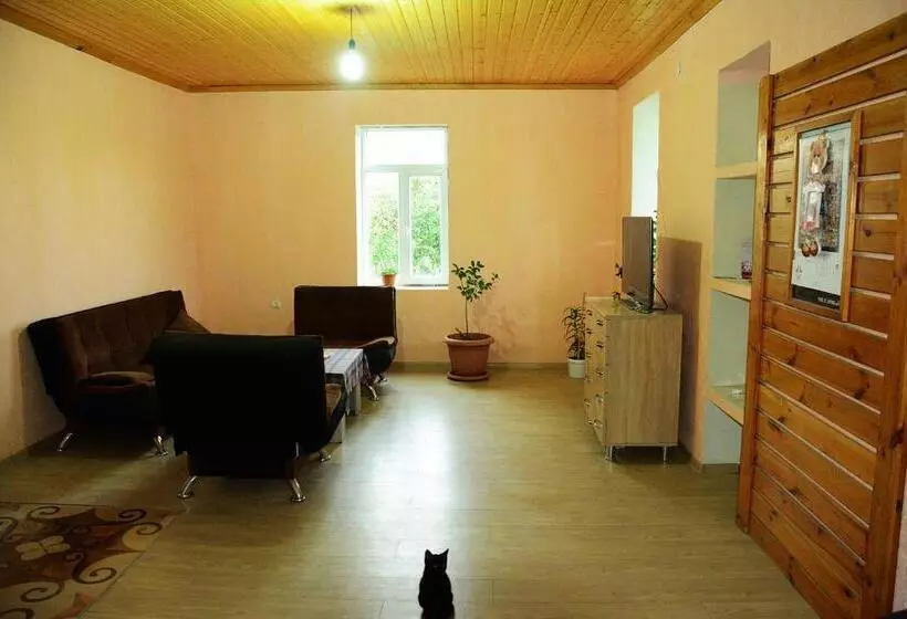 پانسیون Guesthouse Lasha