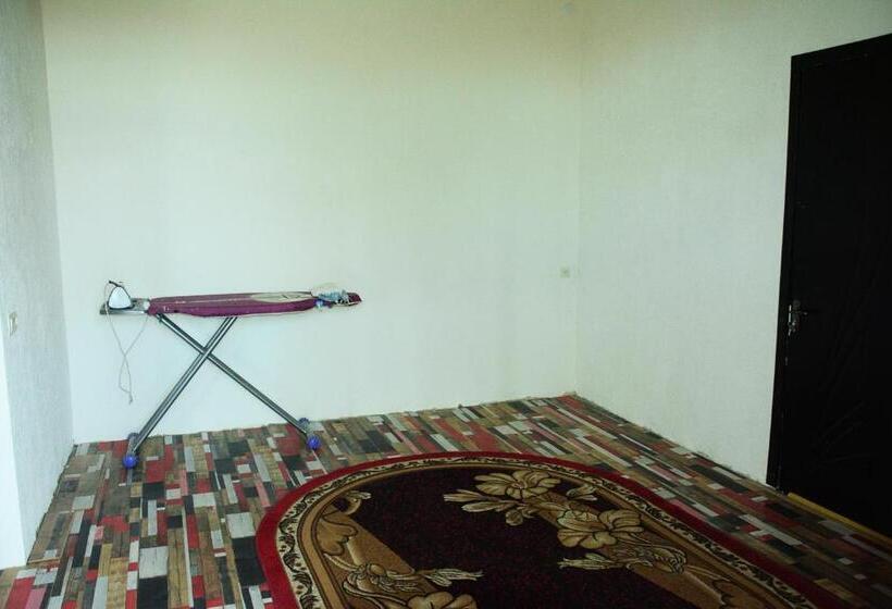 پانسیون Guesthouse Lasha