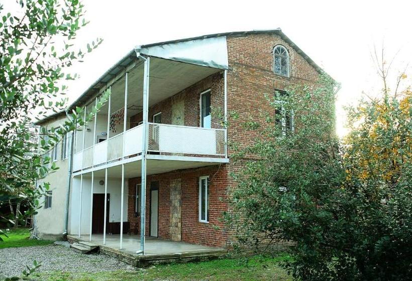 پانسیون Guesthouse Lasha