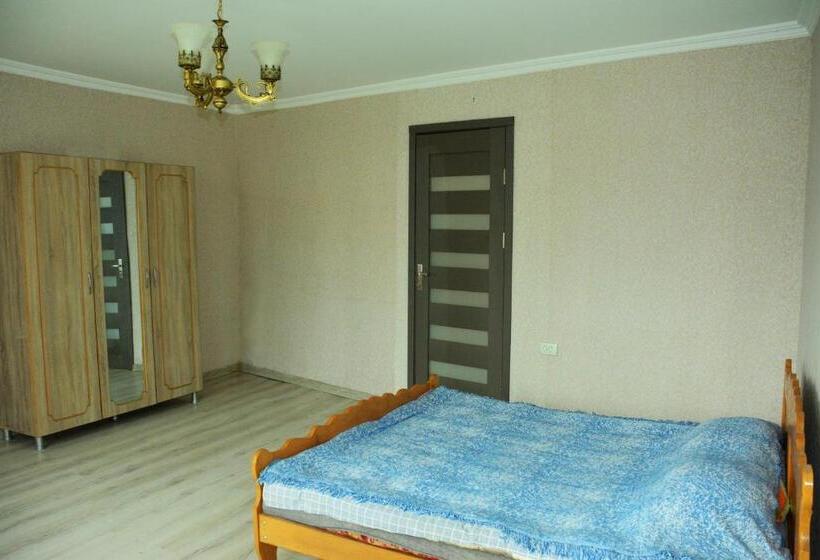 پانسیون Guesthouse Lasha