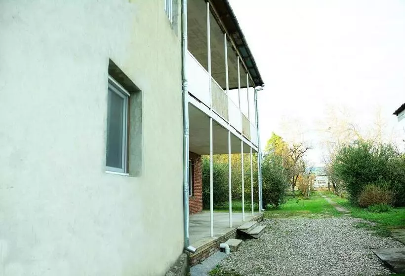 پانسیون Guesthouse Lasha