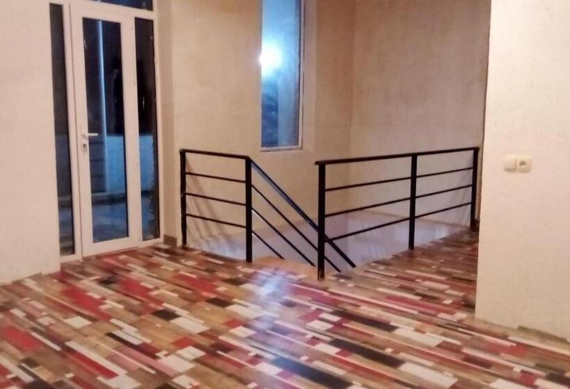 پانسیون Guesthouse Lasha