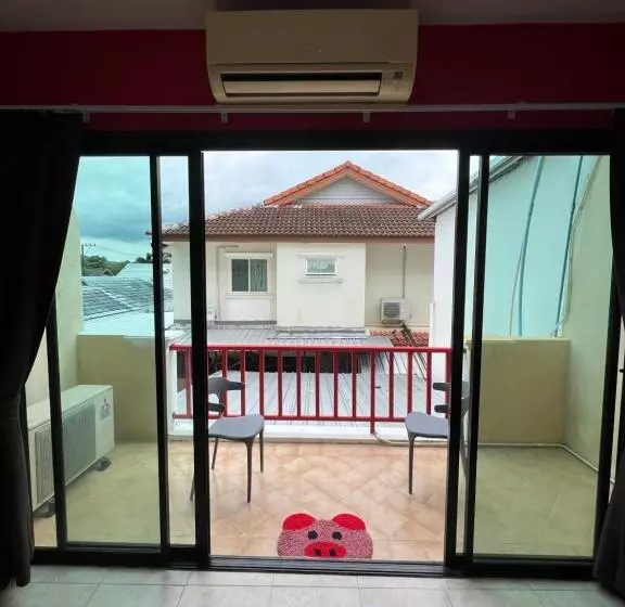 Majatalo Petunya Phuket Guest House