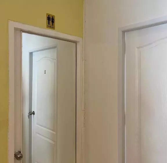 Majatalo Petunya Phuket Guest House