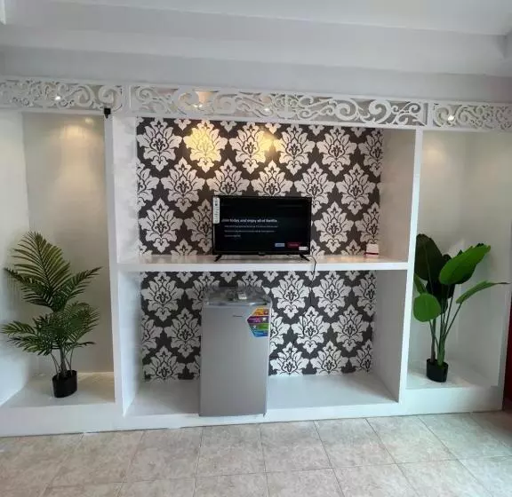 Majatalo Petunya Phuket Guest House