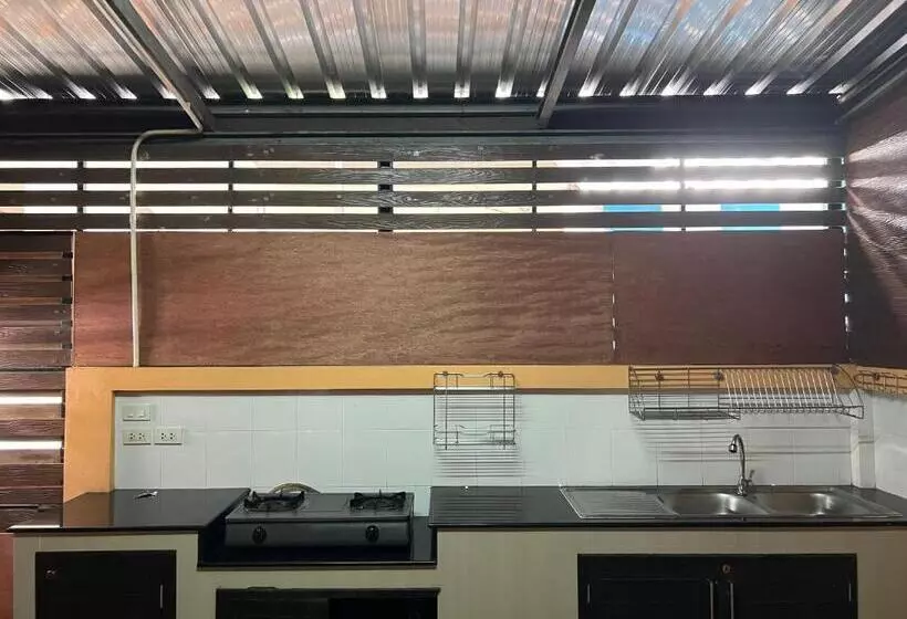 Majatalo Petunya Phuket Guest House