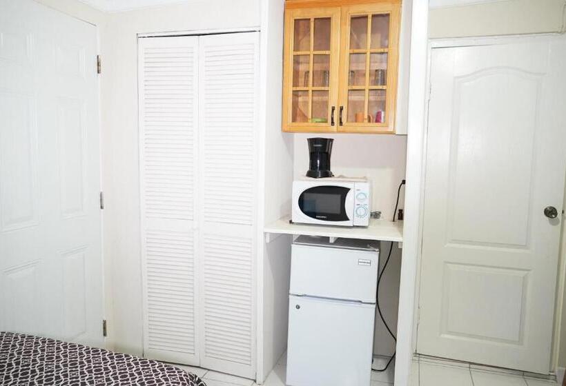 پانسیون Shades Of Summer Apartments In Negril With Kitchen