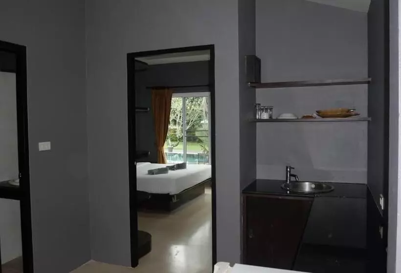 Airport Garden Resort